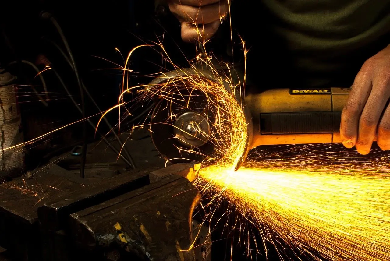 Aspirateur de poussière de métal : les systèmes SO.TEC indiqués